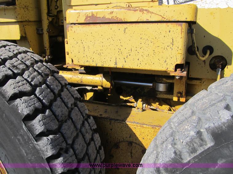 image for item B2062 1984 Caterpillar 140G motor grader