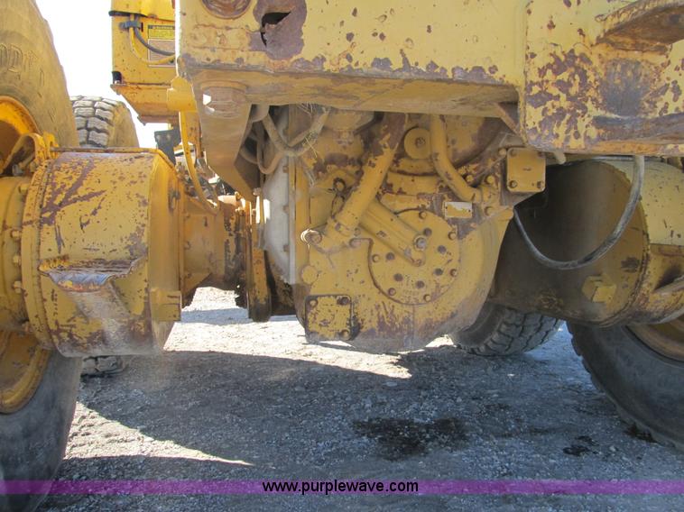image for item B2062 1984 Caterpillar 140G motor grader