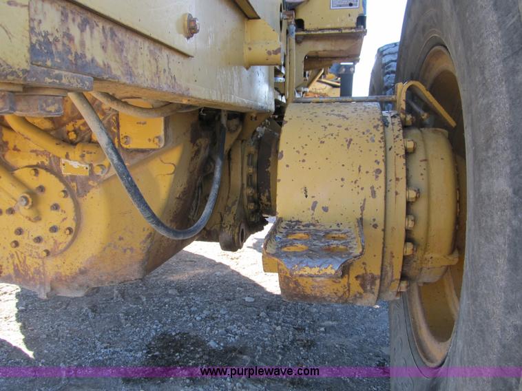 image for item B2062 1984 Caterpillar 140G motor grader