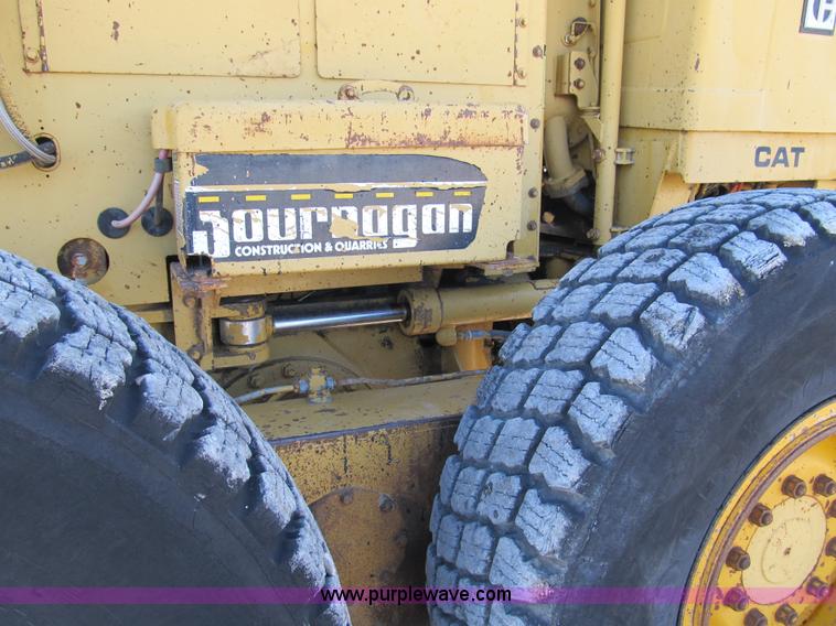 image for item B2062 1984 Caterpillar 140G motor grader