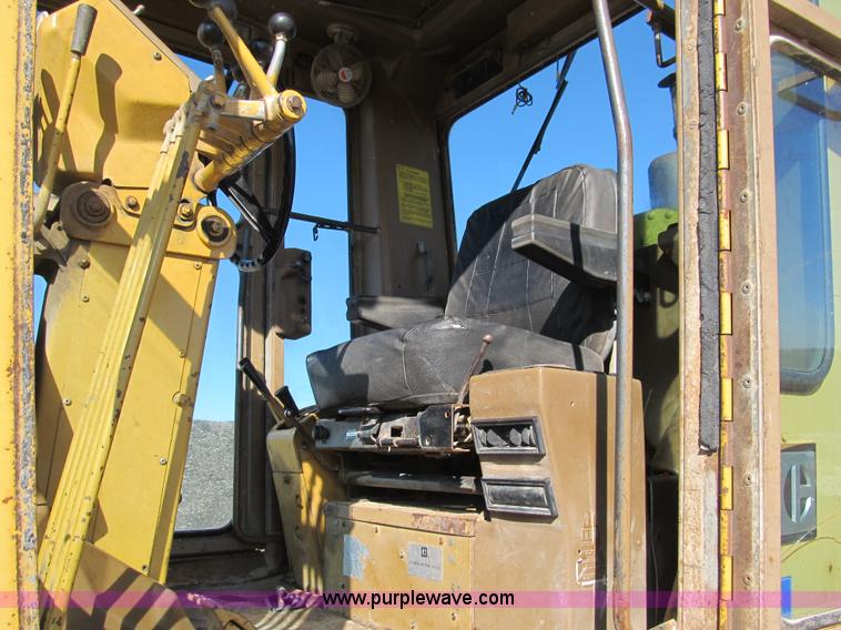 image for item B2062 1984 Caterpillar 140G motor grader