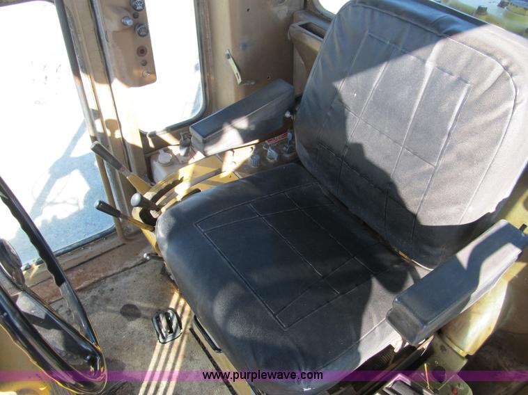 image for item B2062 1984 Caterpillar 140G motor grader