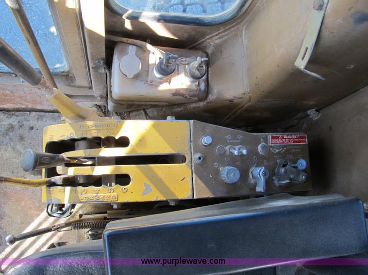 image for item B2062 1984 Caterpillar 140G motor grader