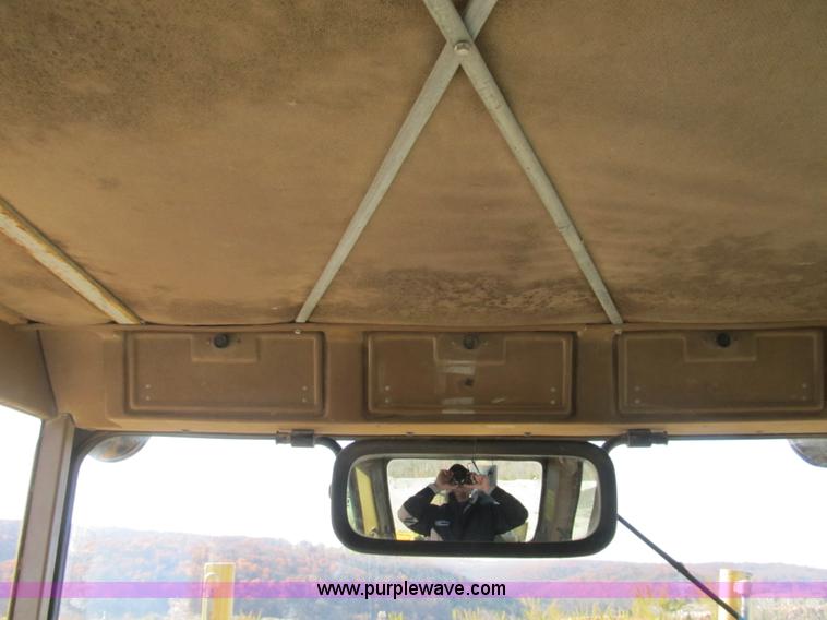 image for item B2062 1984 Caterpillar 140G motor grader