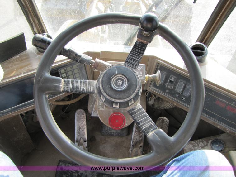 image for item B2065 1992 Caterpillar 980F wheel loader