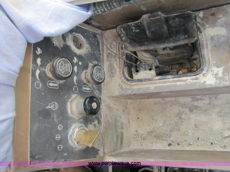 image for item B2065 1992 Caterpillar 980F wheel loader