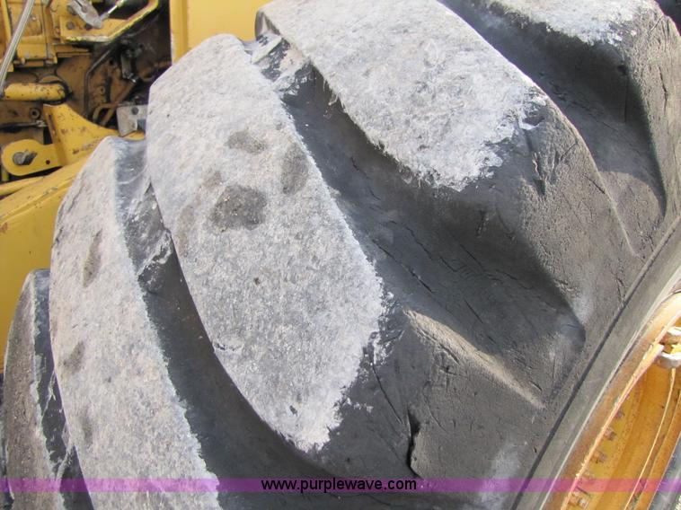 image for item B2065 1992 Caterpillar 980F wheel loader