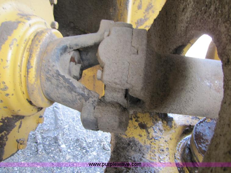 image for item B2065 1992 Caterpillar 980F wheel loader