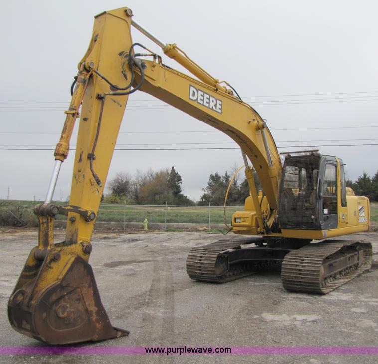 image for item B2066 2002 John Deere 200C LC excavator