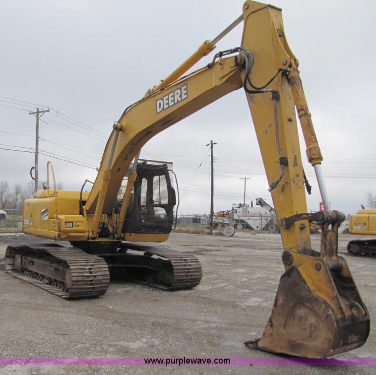 image for item B2066 2002 John Deere 200C LC excavator