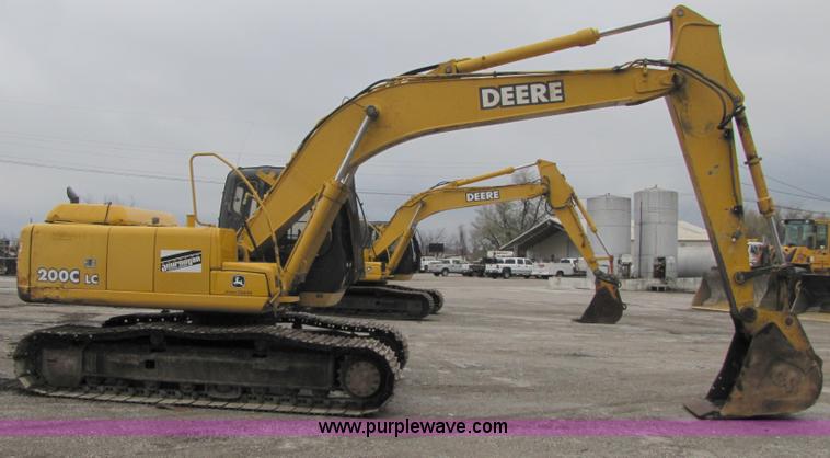 image for item B2066 2002 John Deere 200C LC excavator