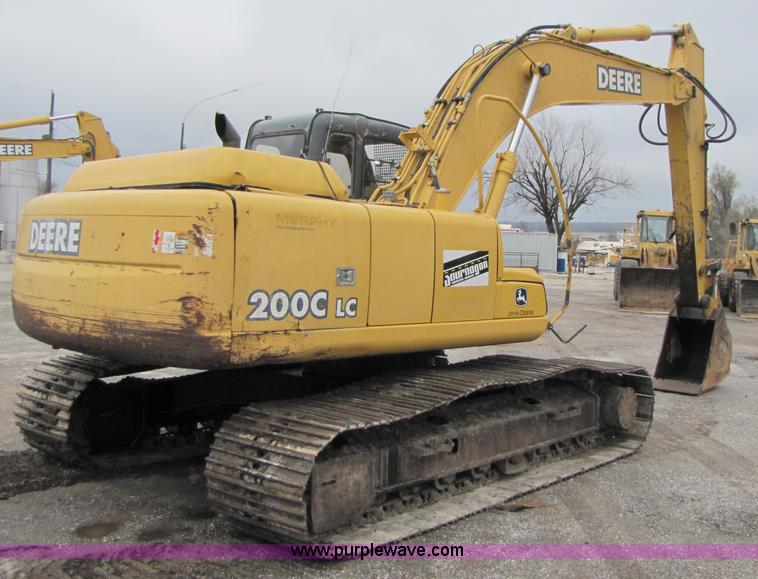 image for item B2066 2002 John Deere 200C LC excavator