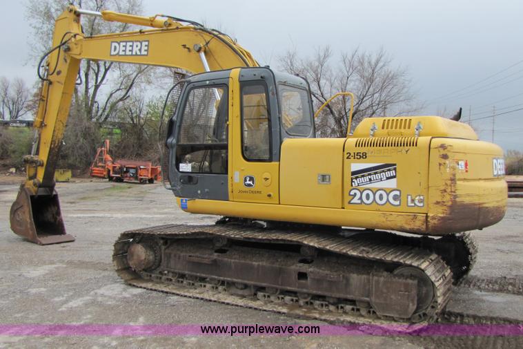 image for item B2066 2002 John Deere 200C LC excavator