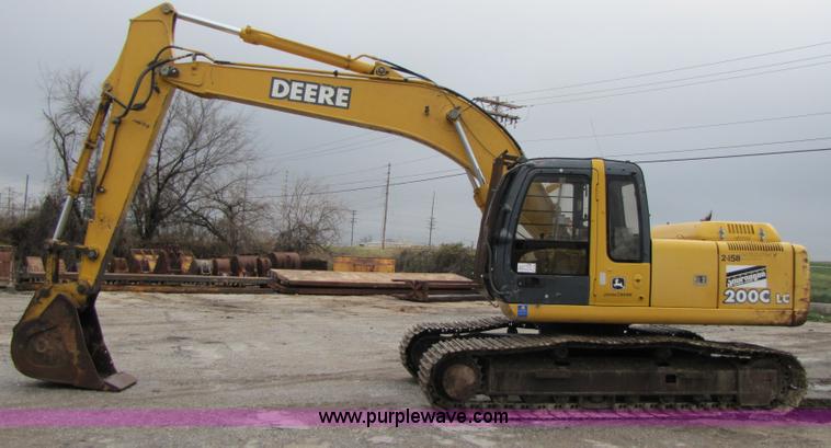 image for item B2066 2002 John Deere 200C LC excavator