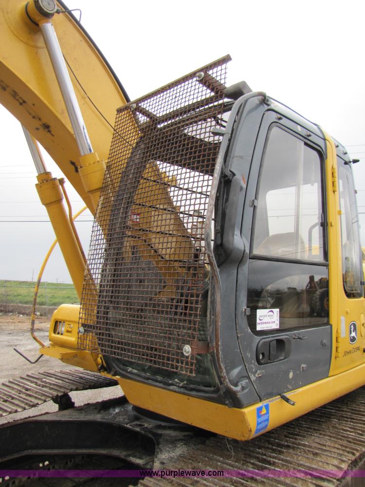 image for item B2066 2002 John Deere 200C LC excavator