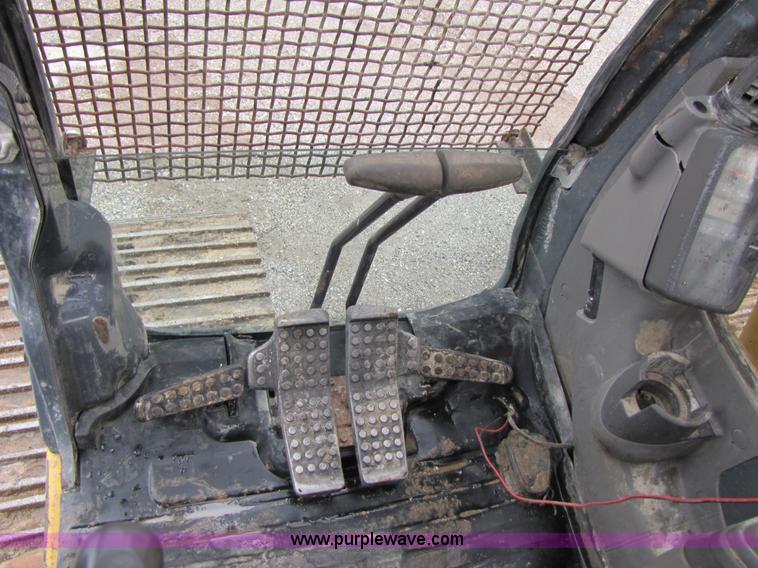 image for item B2066 2002 John Deere 200C LC excavator