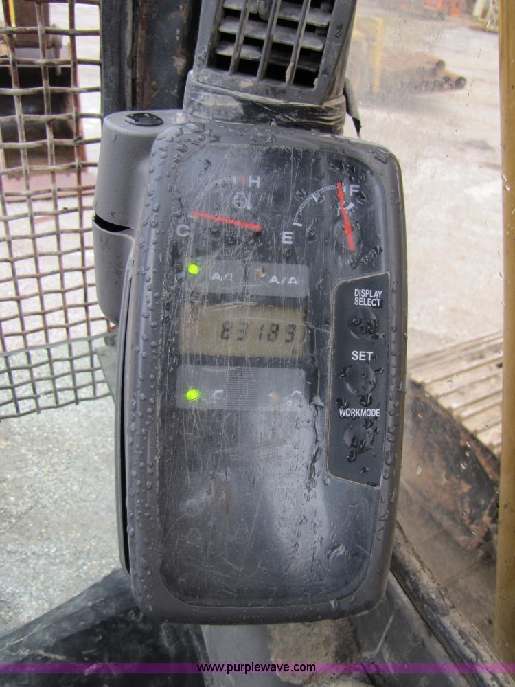 image for item B2066 2002 John Deere 200C LC excavator