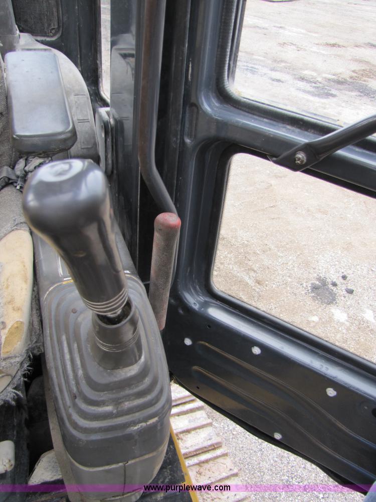 image for item B2066 2002 John Deere 200C LC excavator