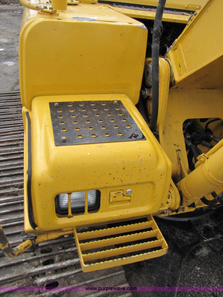 image for item B2066 2002 John Deere 200C LC excavator