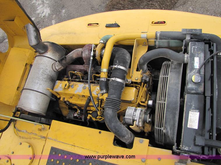 image for item B2066 2002 John Deere 200C LC excavator