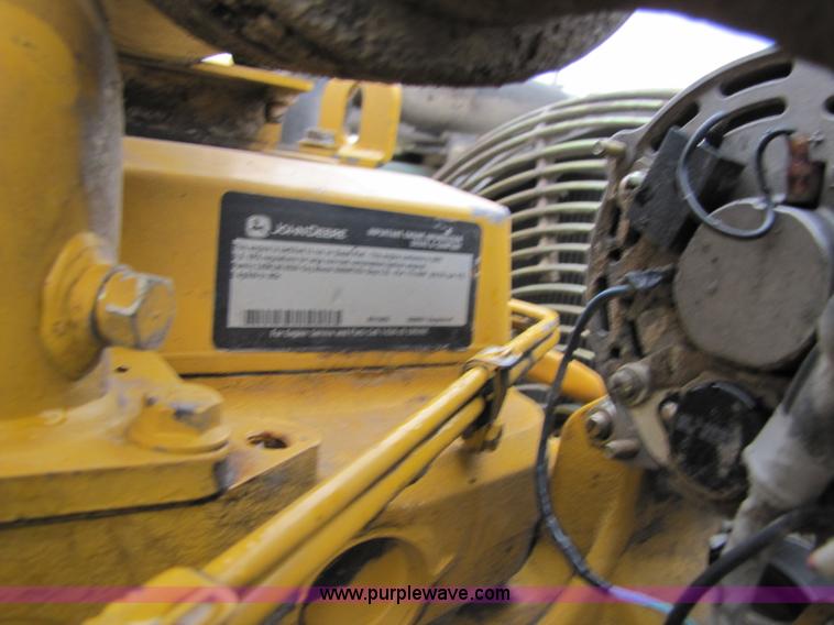 image for item B2066 2002 John Deere 200C LC excavator