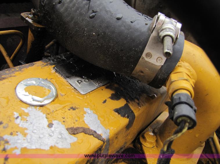 image for item B2066 2002 John Deere 200C LC excavator