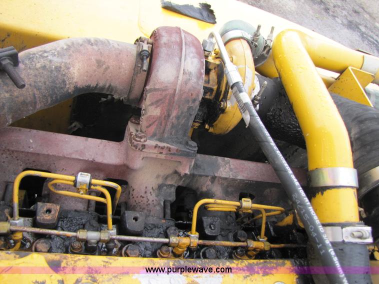 image for item B2066 2002 John Deere 200C LC excavator