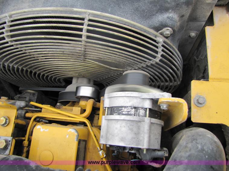 image for item B2066 2002 John Deere 200C LC excavator