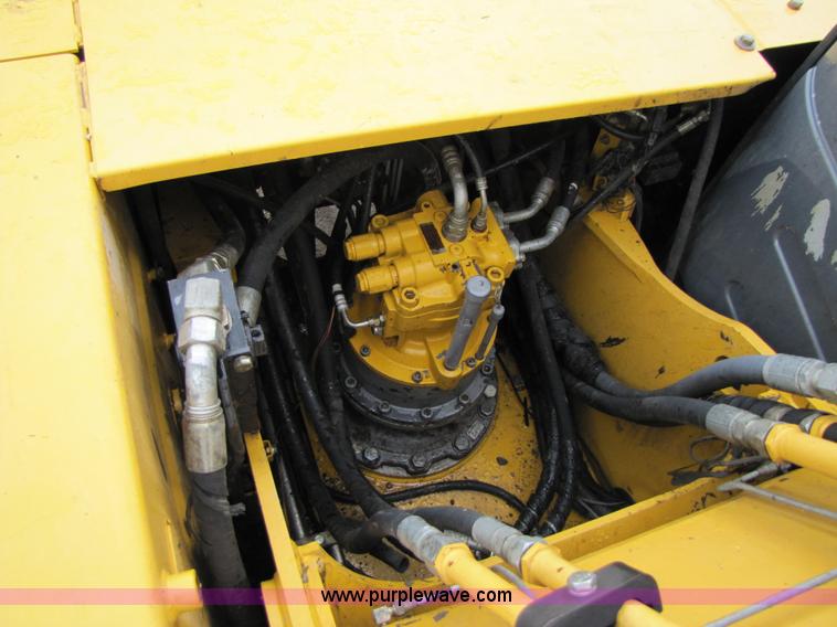 image for item B2066 2002 John Deere 200C LC excavator