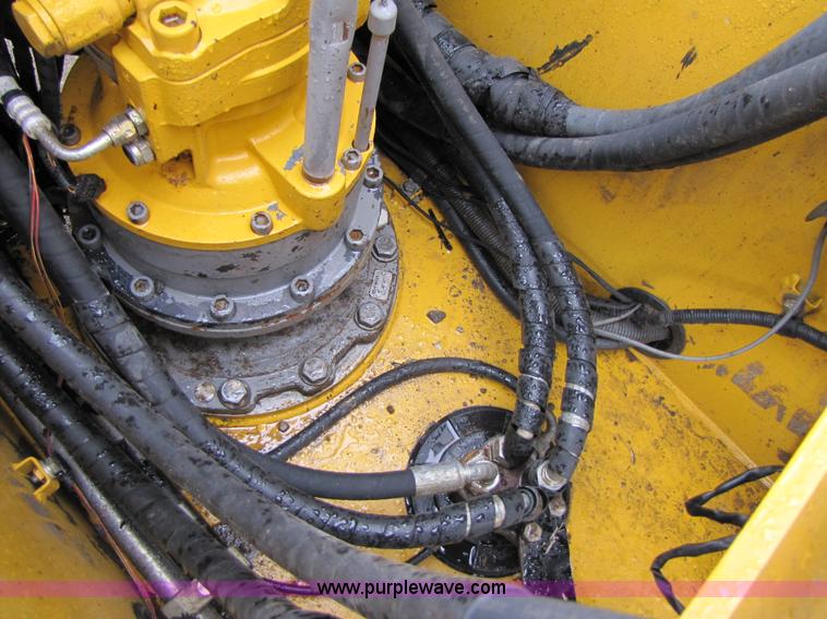 image for item B2066 2002 John Deere 200C LC excavator