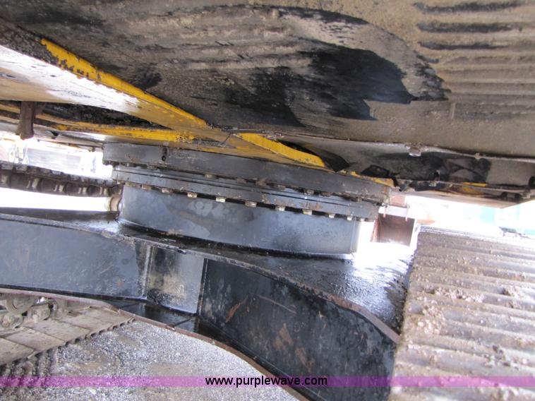 image for item B2066 2002 John Deere 200C LC excavator