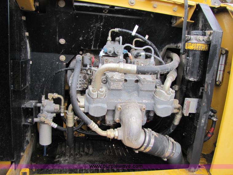 image for item B2066 2002 John Deere 200C LC excavator