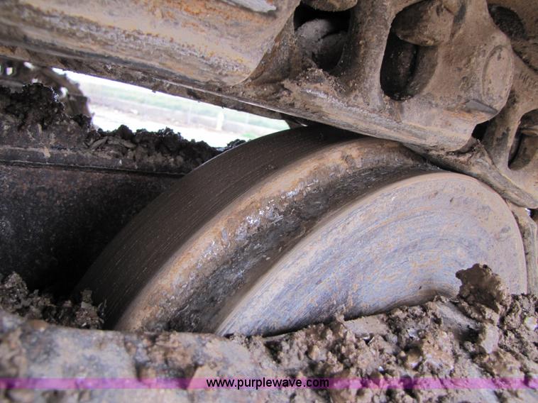 image for item B2066 2002 John Deere 200C LC excavator