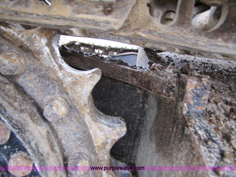 image for item B2066 2002 John Deere 200C LC excavator