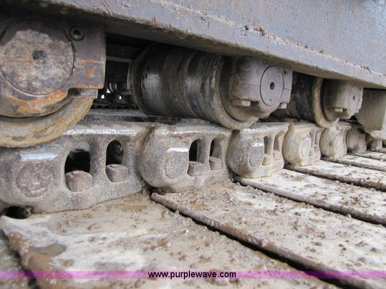 image for item B2066 2002 John Deere 200C LC excavator