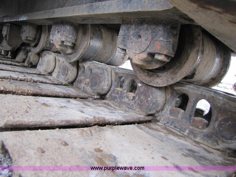 image for item B2066 2002 John Deere 200C LC excavator