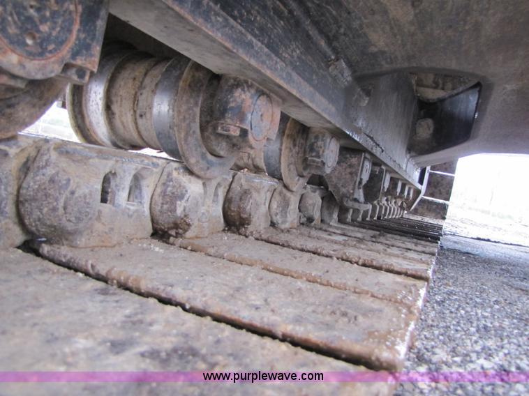 image for item B2066 2002 John Deere 200C LC excavator