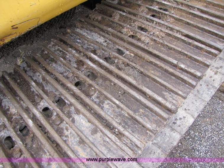 image for item B2066 2002 John Deere 200C LC excavator