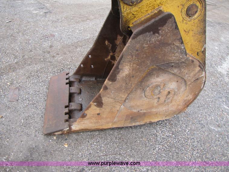image for item B2066 2002 John Deere 200C LC excavator
