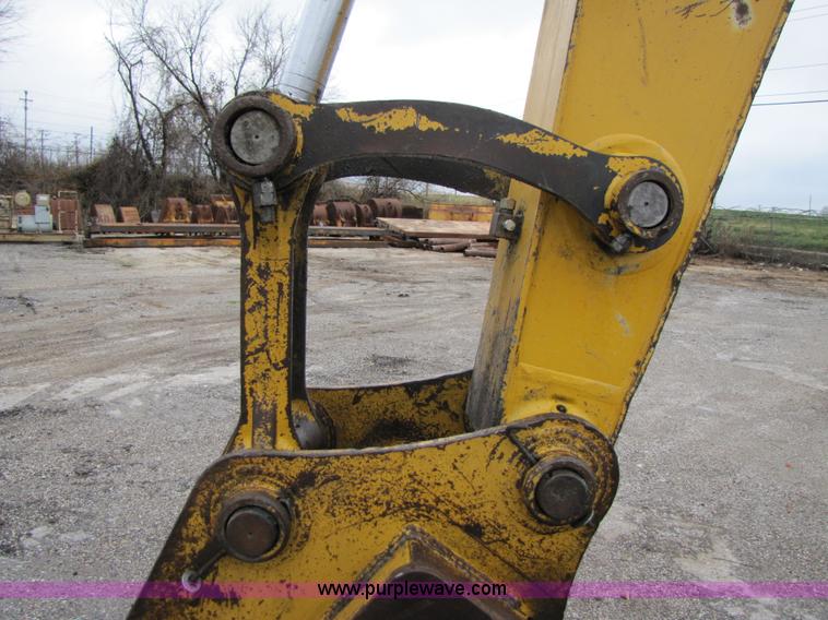 image for item B2066 2002 John Deere 200C LC excavator