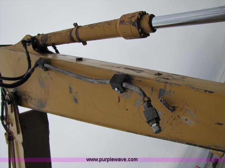 image for item B2066 2002 John Deere 200C LC excavator