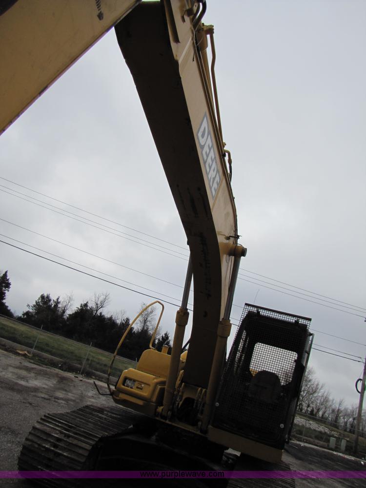 image for item B2066 2002 John Deere 200C LC excavator