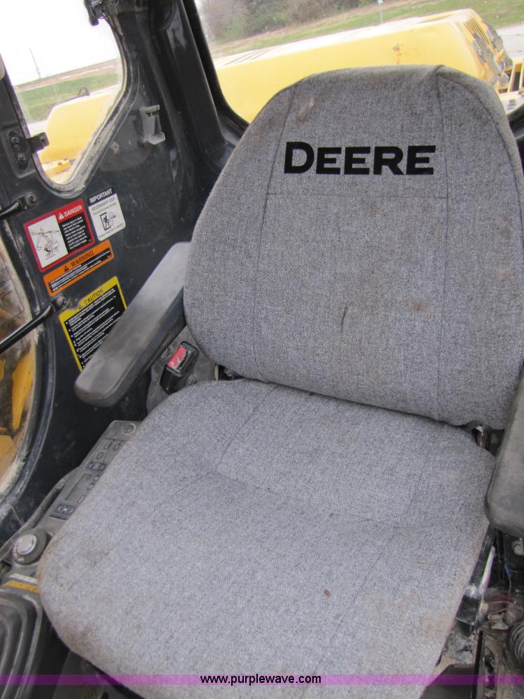 image for item B2066 2002 John Deere 200C LC excavator