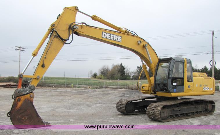 image for item B2067 2002 John Deere 200C LC excavator