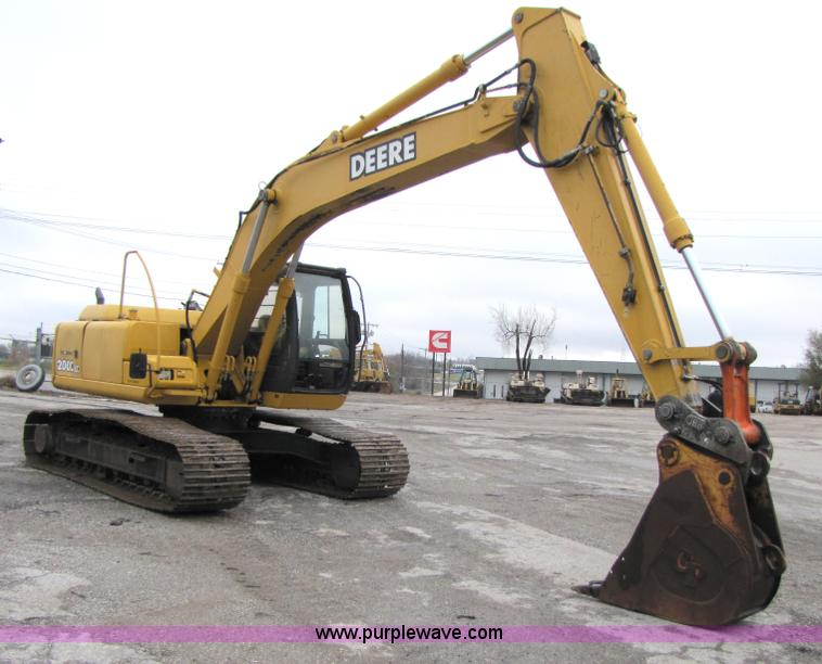 image for item B2067 2002 John Deere 200C LC excavator
