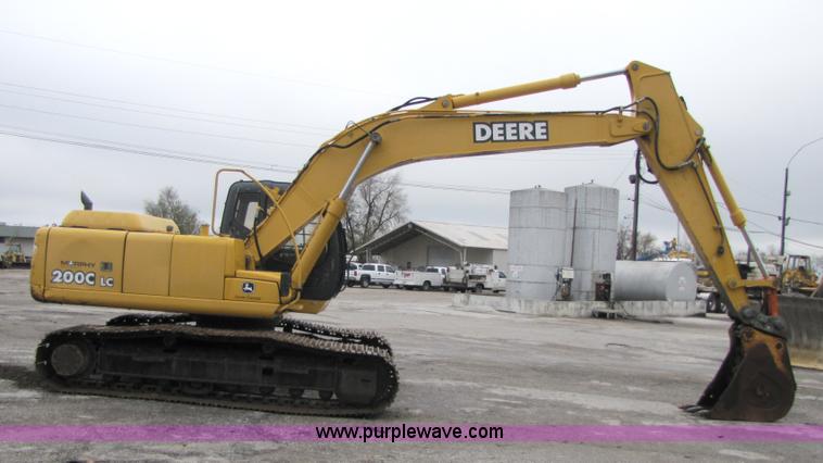 image for item B2067 2002 John Deere 200C LC excavator