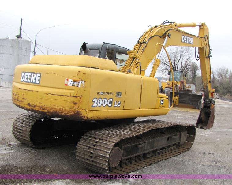 image for item B2067 2002 John Deere 200C LC excavator