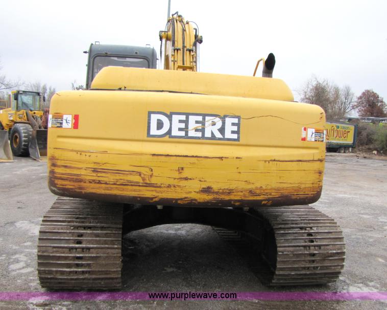 image for item B2067 2002 John Deere 200C LC excavator
