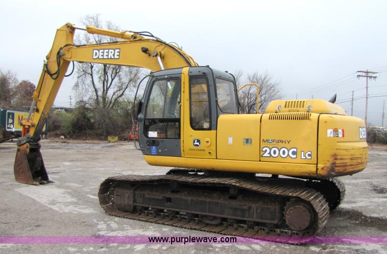 image for item B2067 2002 John Deere 200C LC excavator