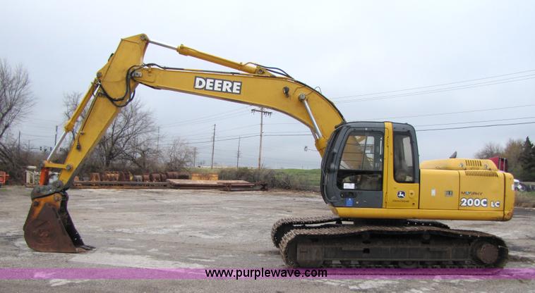 image for item B2067 2002 John Deere 200C LC excavator